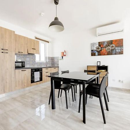 F12 Room 2, Private Room Two Single Beds Privated Bathroom In Shared Flat Msida Exteriör bild