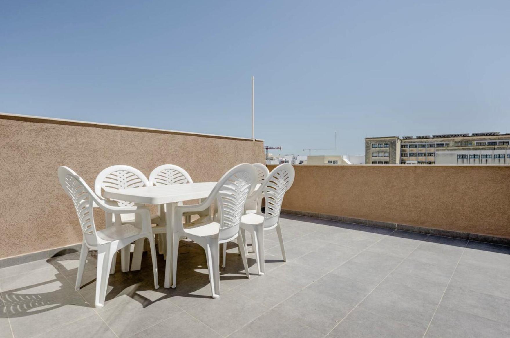 F12 Room 2, Private Room Two Single Beds Privated Bathroom In Shared Flat Msida Exteriör bild