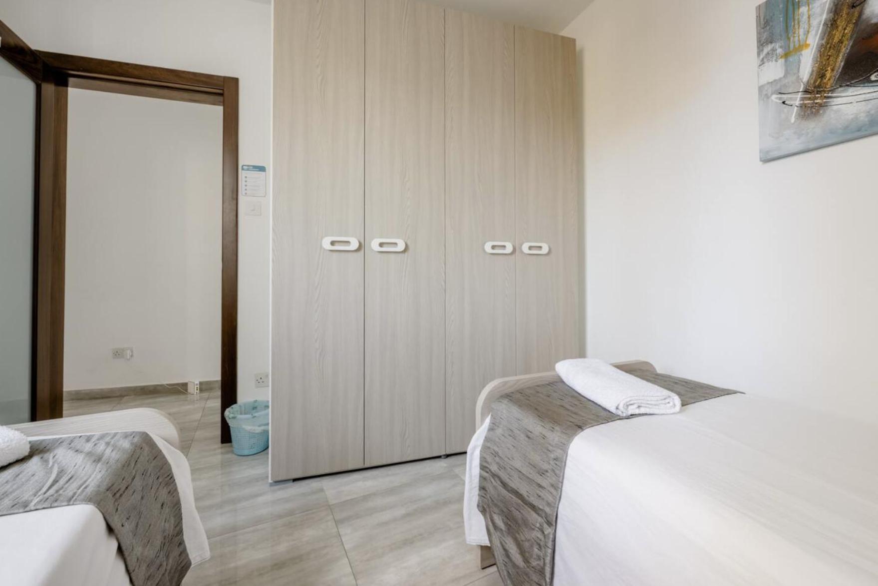 F12 Room 2, Private Room Two Single Beds Privated Bathroom In Shared Flat Msida Exteriör bild