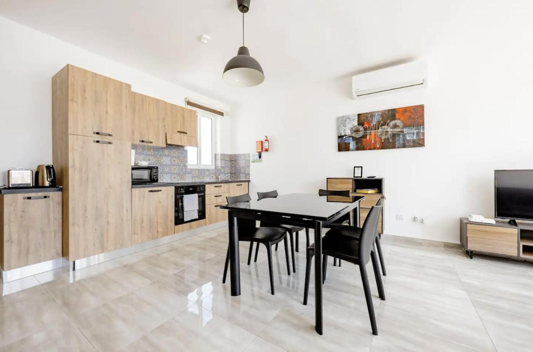 F12 Room 2, Private Room Two Single Beds Privated Bathroom In Shared Flat Msida Exteriör bild